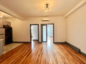 52 Monitor St in Brooklyn, NY - Foto de edificio - Building Photo