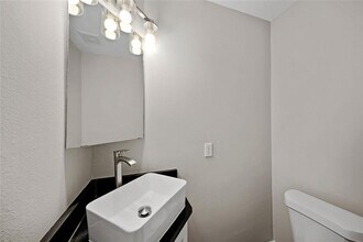 2218 Winrock Blvd in Houston, TX - Building Photo - Building Photo