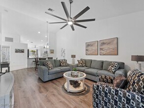 5257 Whitten Dr in Naples, FL - Foto de edificio - Building Photo