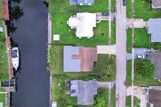 4521 SW 34th Dr in Fort Lauderdale, FL - Building Photo - Building Photo