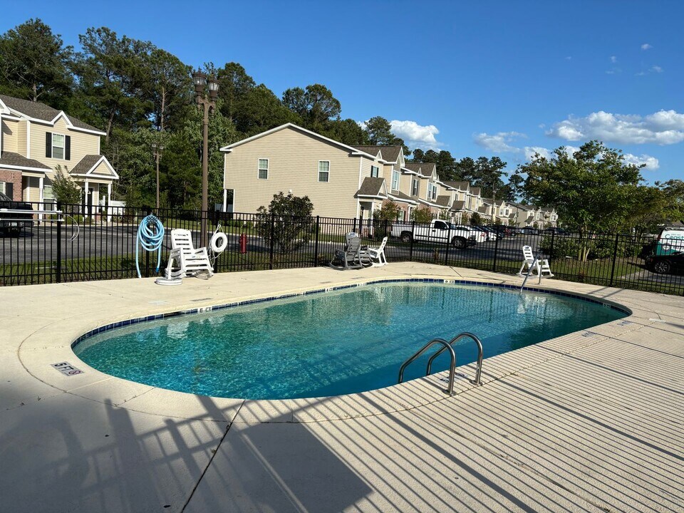 111 Maddux Ln in Myrtle Beach, SC - Building Photo