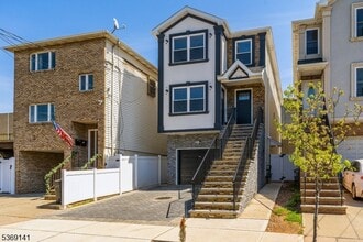 208 Atlantic St in Elizabeth, NJ - Building Photo - Building Photo