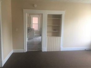 204 Washington St in New Britain, CT - Building Photo - Interior Photo