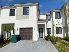 2422 SW 145th Pl in Miami, FL - Building Photo