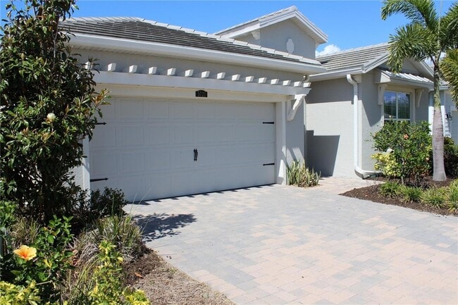 5721 Long Shore Loop in Sarasota, FL - Foto de edificio - Building Photo