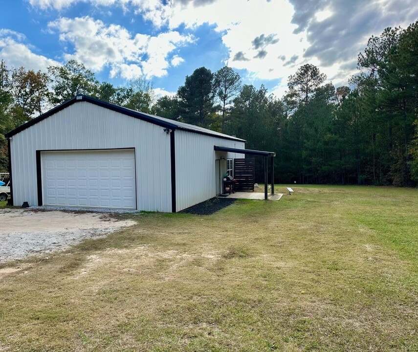 1150 Gray Horse Rd in Greensboro, GA - Building Photo