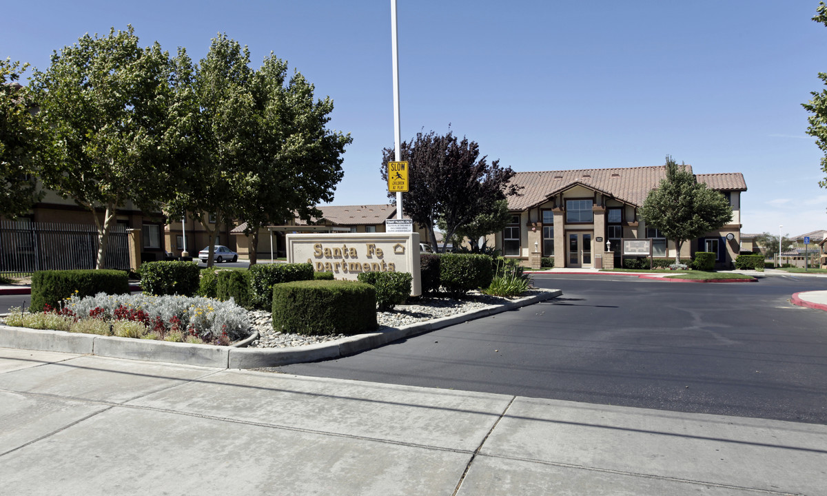 Santa Fe Apartments in Hesperia, CA - Foto de edificio