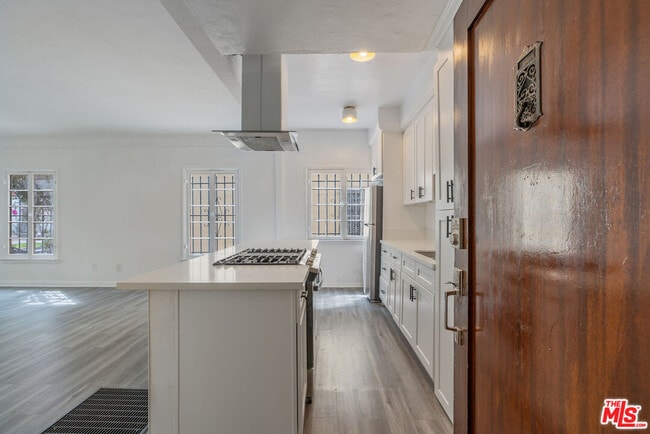 351 N Sierra Bonita Ave in Los Angeles, CA - Building Photo - Building Photo