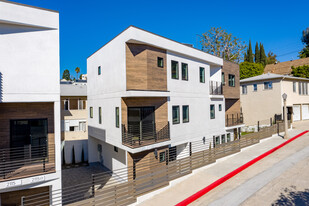 2117 Beachwood Ter in Los Angeles, CA - Foto de edificio - Building Photo