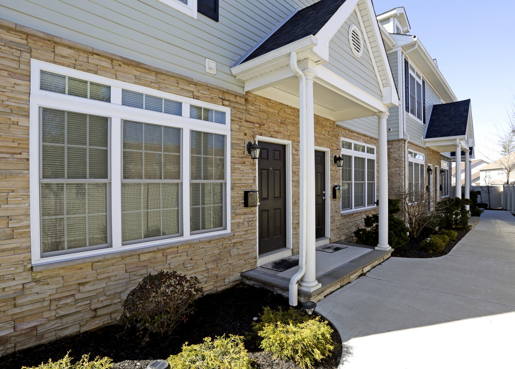 Georgetown Luxury Townhomes in Colonia, NJ - Building Photo