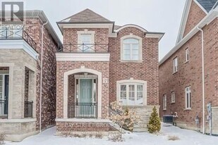 24 Plantain Ln in Richmond Hill, ON - Building Photo