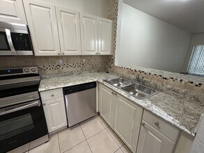 14011 SW 49th St in Miramar, FL - Building Photo - Building Photo