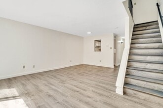 28 Village Hill Ln in Natick, MA - Building Photo - Building Photo