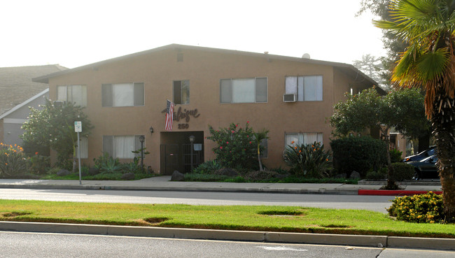 250 E Badillo St in Covina, CA - Building Photo - Building Photo