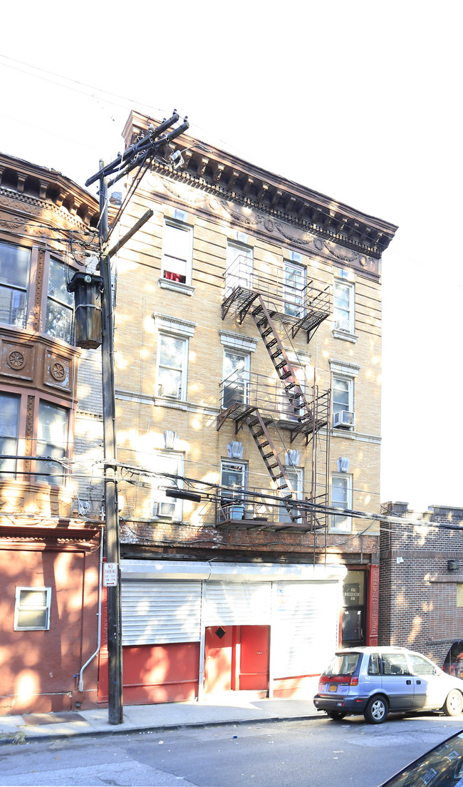 37 Lawrence St in Yonkers, NY - Building Photo - Building Photo