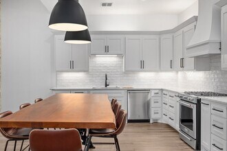 2 Pinnacle Club Dr in Kerrville, TX - Building Photo - Building Photo