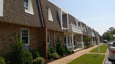 18 Starboard Ln in Patchogue, NY - Building Photo - Building Photo