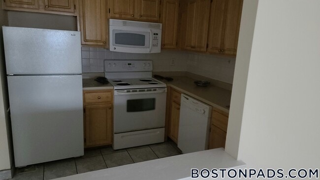 24 Whites Ave, Unit 41 in Watertown, MA - Building Photo - Building Photo