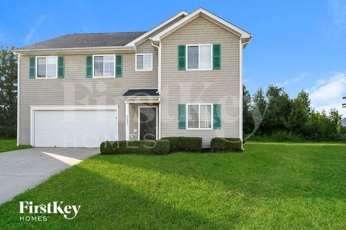 5607 Townsend Farm Ct in Browns Summit, NC - Foto de edificio