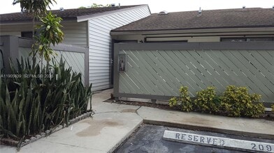 3637 NW 99th Terrace in Sunrise, FL - Building Photo - Building Photo