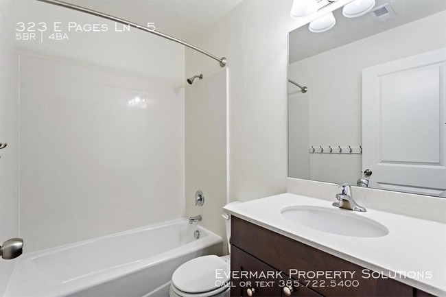 323 E Pages Ln-Unit -5 in Centerville, UT - Foto de edificio - Building Photo