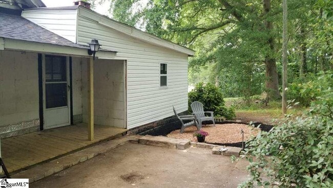 807 W Hampton St in Laurens, SC - Building Photo - Building Photo