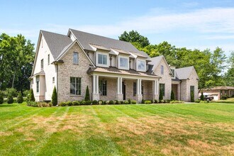 8115 Devens Dr in Brentwood, TN - Building Photo - Building Photo