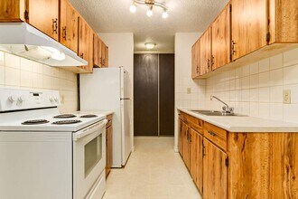 Highwood Apartments in Red Deer, AB - Building Photo - Building Photo