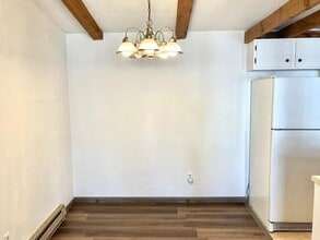 961 7th St, Unit B in Menasha, WI - Foto de edificio - Building Photo