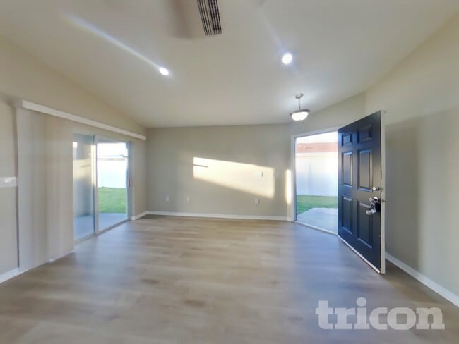 2311 12th Ave E in Palmetto, FL - Foto de edificio - Building Photo