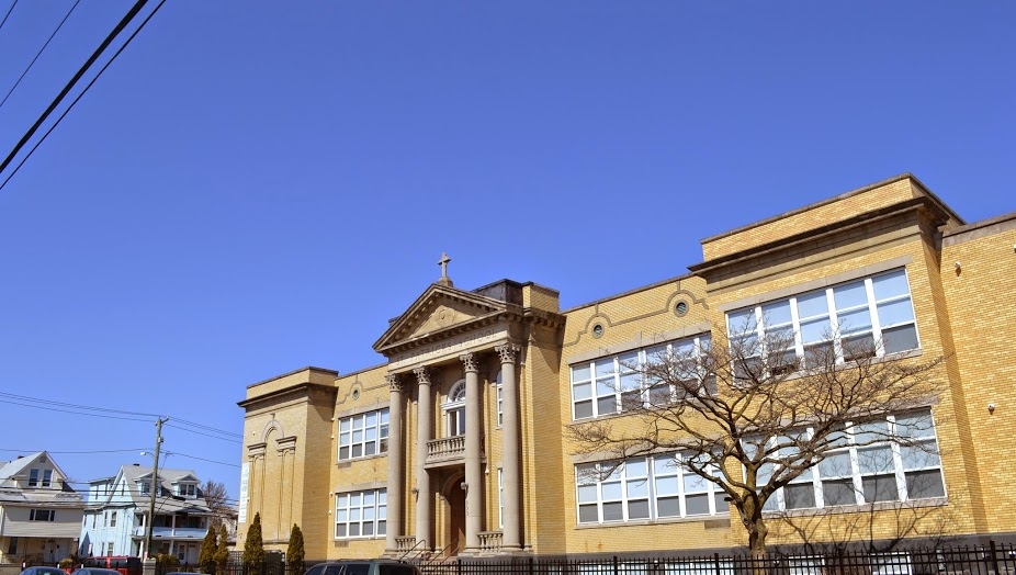 St. Patrick's School Apartments in Bridgeport, CT - Foto de edificio