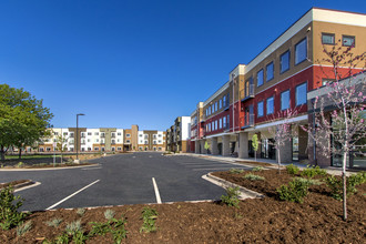 Oakridge Crossing Senior Community in Fort Collins, CO - Building Photo - Building Photo