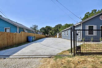 1006 Center St in San Antonio, TX - Building Photo - Building Photo