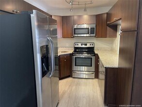 2114 SW Silver Pine Way in Palm City, FL - Building Photo - Building Photo