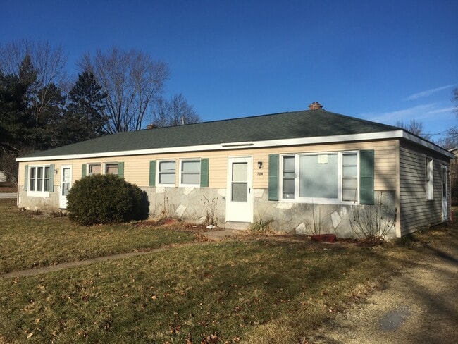 property at 702-704 E Division St