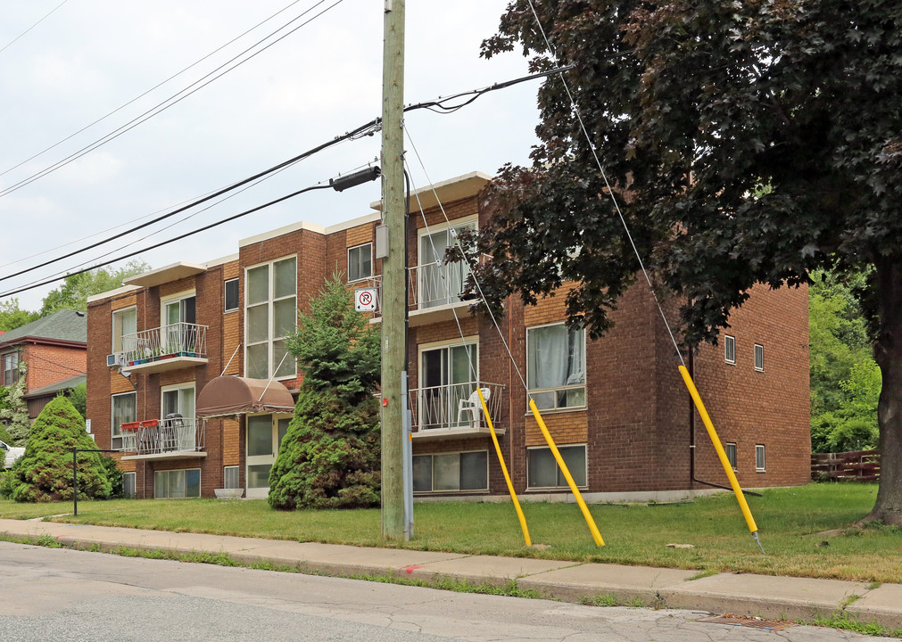 2 Carling St in Hamilton, ON - Building Photo