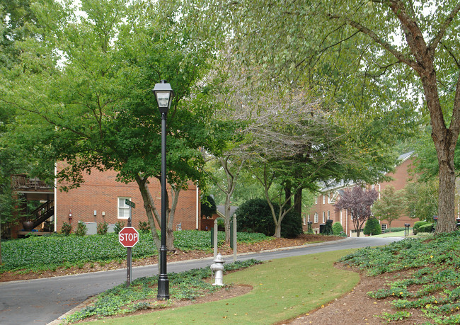 The Wyngate at Spalding in Atlanta, GA - Foto de edificio - Building Photo