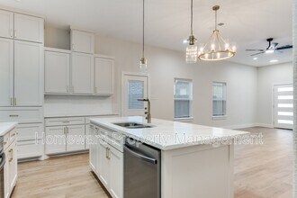 827 Stamps Ave in Fort Worth, TX - Building Photo - Building Photo