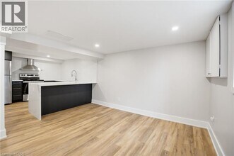 329 Rosedale Ave in Hamilton, ON - Building Photo - Building Photo