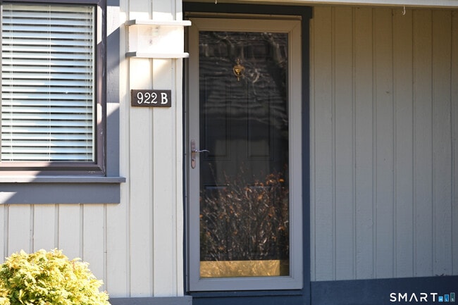 922 Heritage Vlg in Southbury, CT - Building Photo - Building Photo