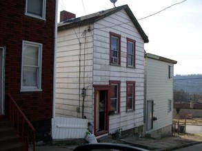 612 Margaretta St in Braddock, PA - Building Photo - Building Photo