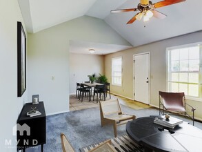 4876 W Skyler Dr in Springfield, MO - Building Photo - Building Photo