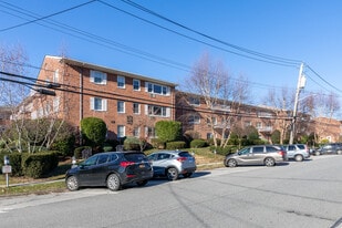 River Edge Apartments in Hastings On Hudson, NY - Building Photo