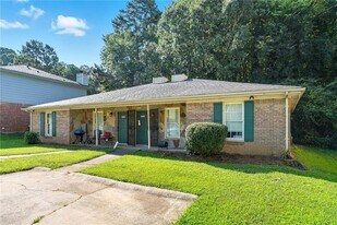 5381-5383 Ridgemere Ct in Stone Mountain, GA - Building Photo