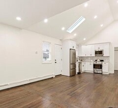 455 Clayton St in Central Islip, NY - Building Photo - Building Photo