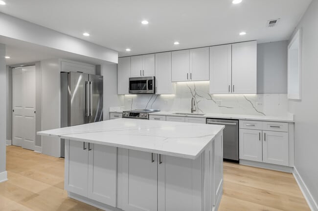 935 W Winona St, Unit GDN in Chicago, IL - Building Photo - Building Photo