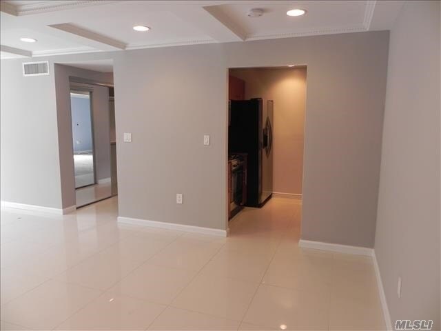 4 Chelsea Pl-Unit -3C in Great Neck, NY - Building Photo - Building Photo