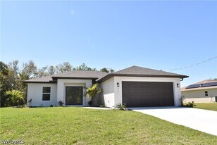 3761 Casco Cir in North Port, FL - Building Photo