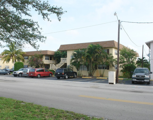 Sunrise Apartments in Sunrise, FL - Foto de edificio - Building Photo