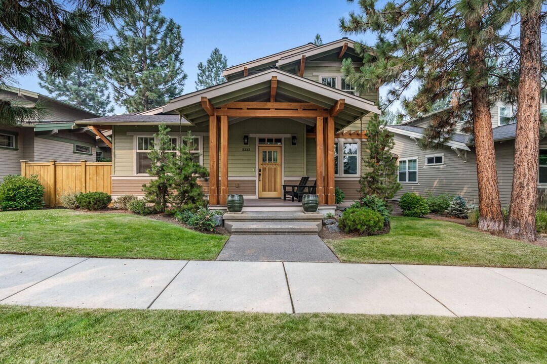 2333 NW Lolo Dr in Bend, OR - Building Photo